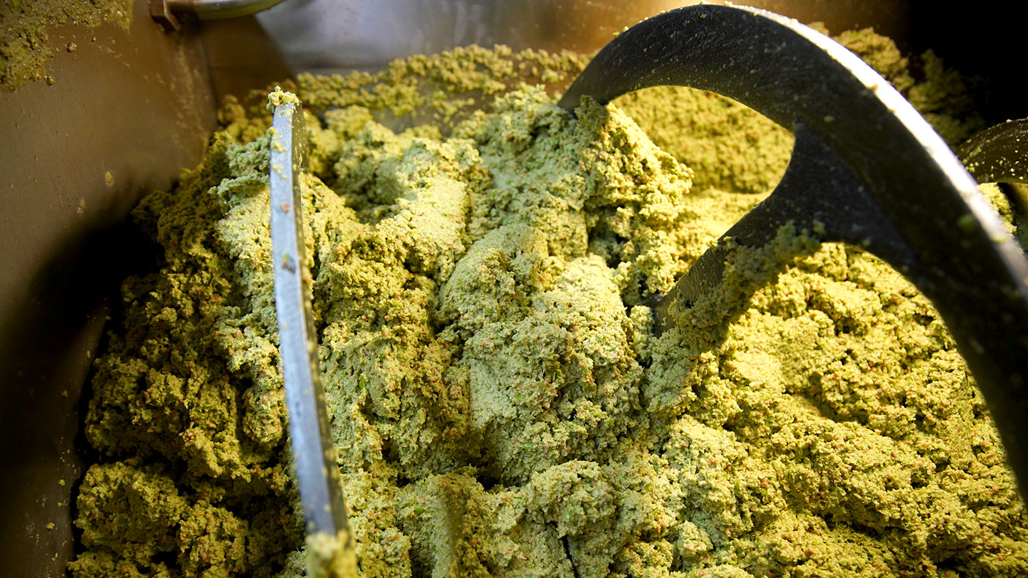 Italienisches Olivenmahlen Bio in Sizilien von Di Bennardo