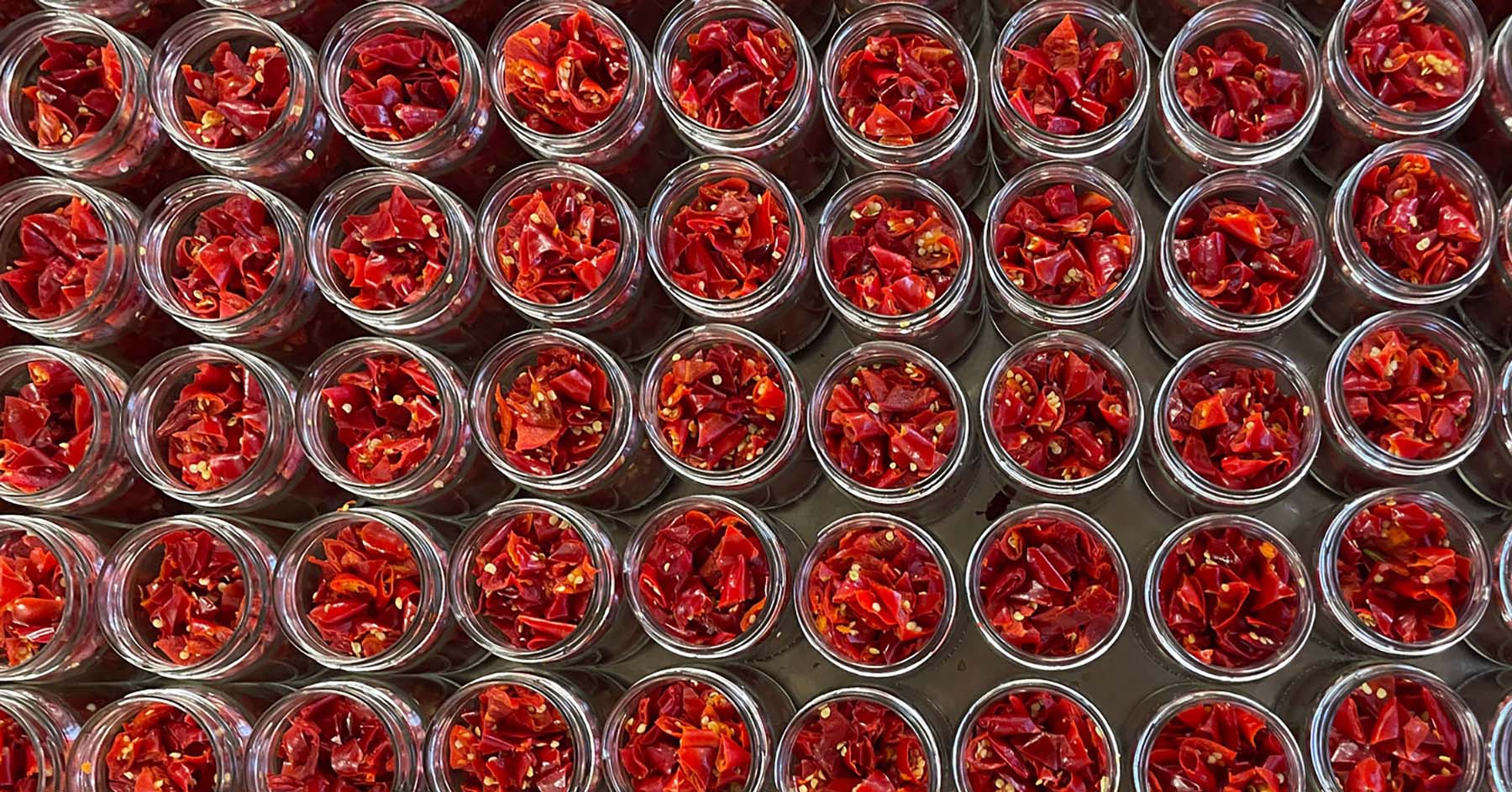 Italienischer frischer Chili offen im Glas von Di Bennardo