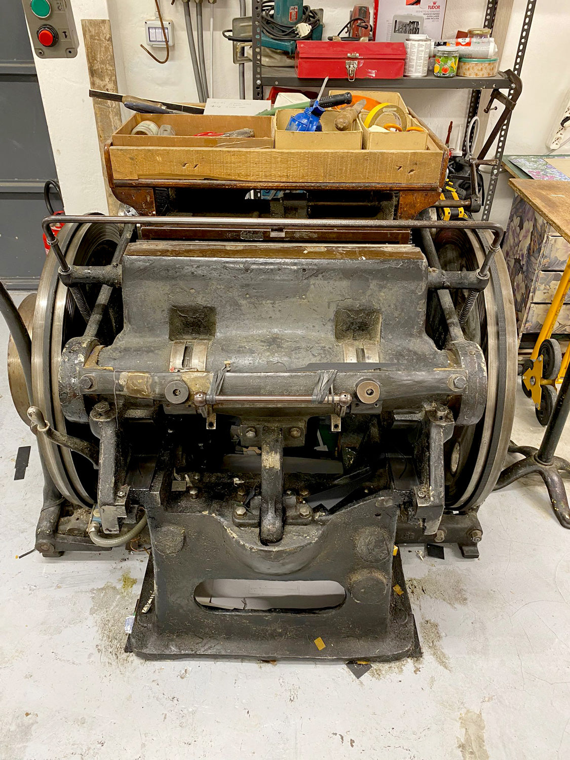 Italienische traditionelle Prägemaschine aus Mauros Werkstatt von Di Bennardo