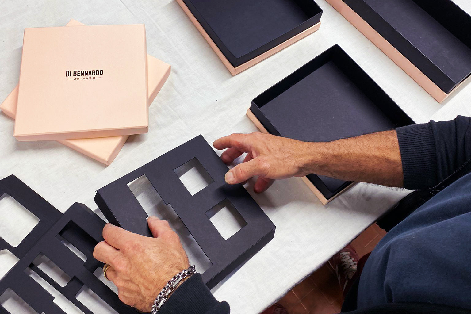 Italienische luxuriöse Schachteln mit edlem Favini-Papier aus Florenz von Di Bennardo