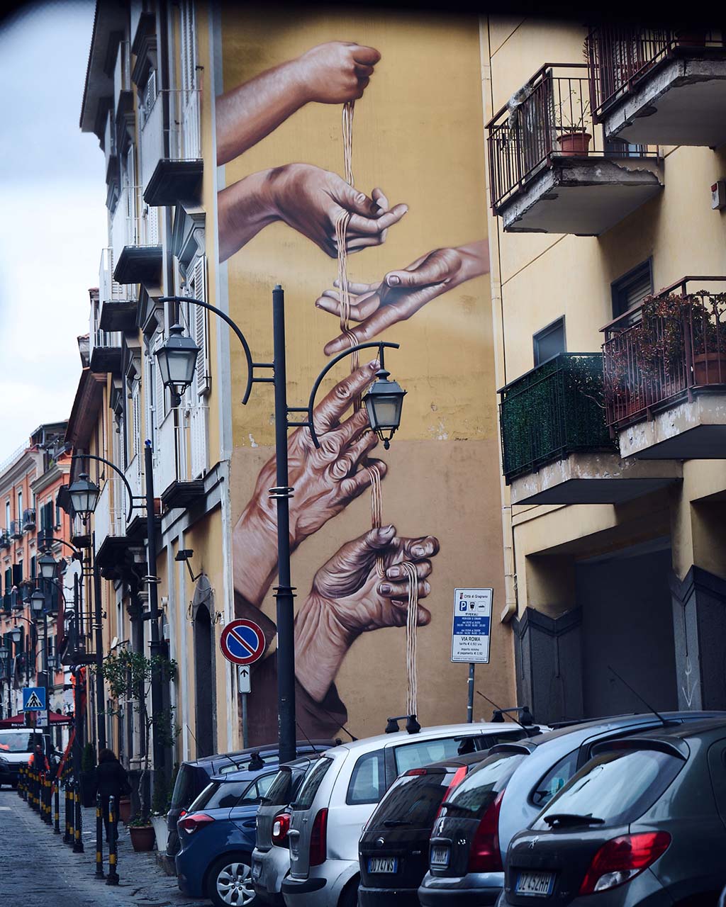 Italienisches Gebäude mit Pasta-Bilder an der Wand in Gragnano