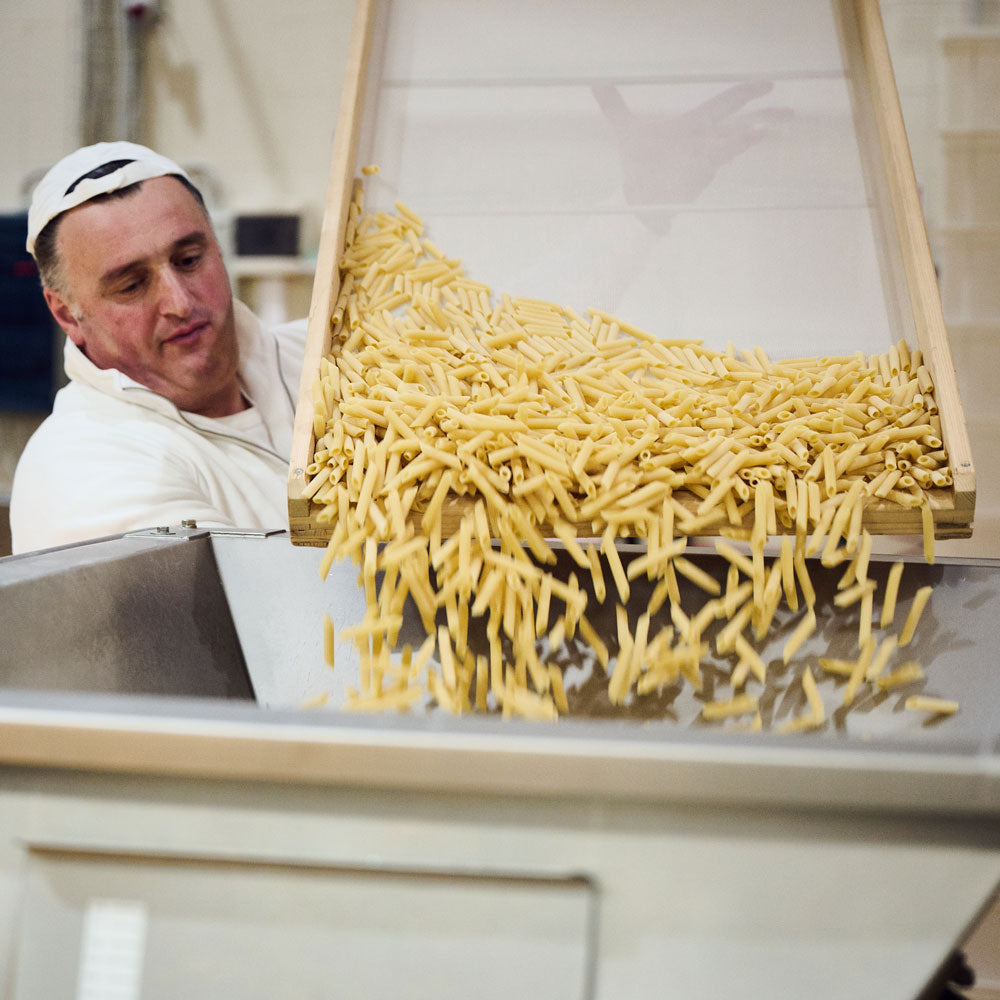 Italienische Bio Penne-Produktion in Gragnano von Di Bennardo